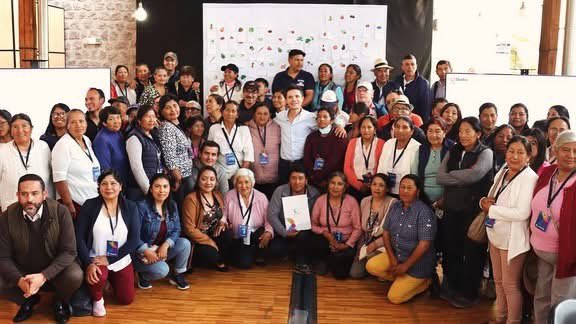 Trabajar la tierra es cuidar, sanar, cultivar, alimentar, unir. Hoy <a href="/ConcejoQuito/">Concejo Metropolitano de Quito</a> debate ordenanza de vecindarios alimentarios saludables. 💪 Por soberanía alimentaria y #QuitoSinHambre. 

¡Vamos al #QuitoDelFuturo verde y sostenible! 👩🏾‍🌾💚