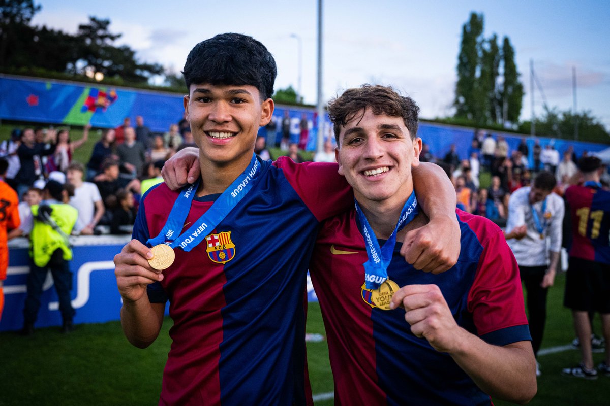 FCBmasia's tweet photo. No es guanya una Youth League cada any 🏅 https://t.co/JeIQQQwtZV