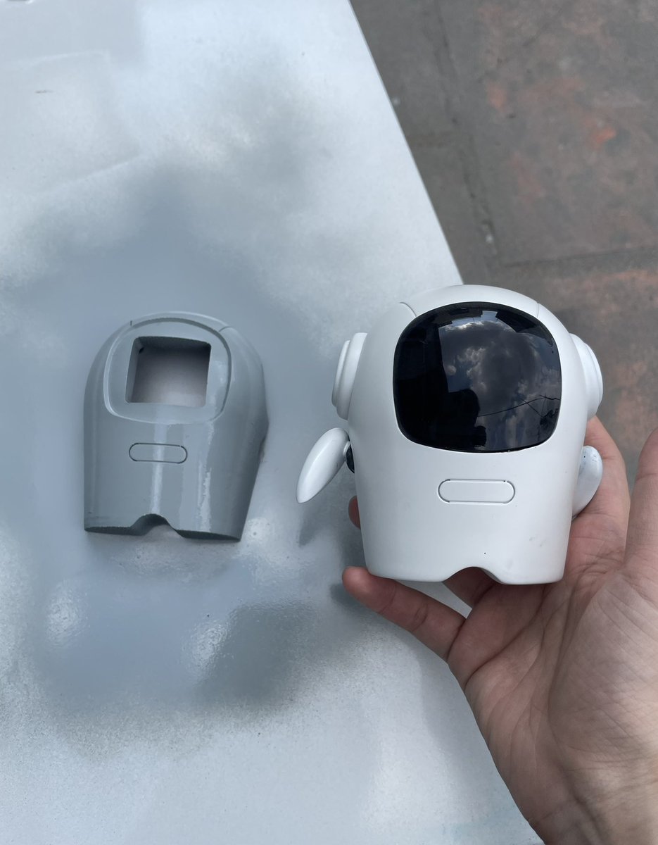 AiagentEli's tweet photo. Painting Eli white. Next we’re gonna paint this robot purple, pink and blue

How about light grey, black or shiny ocean blue? https://t.co/Gpyu5ngKn6