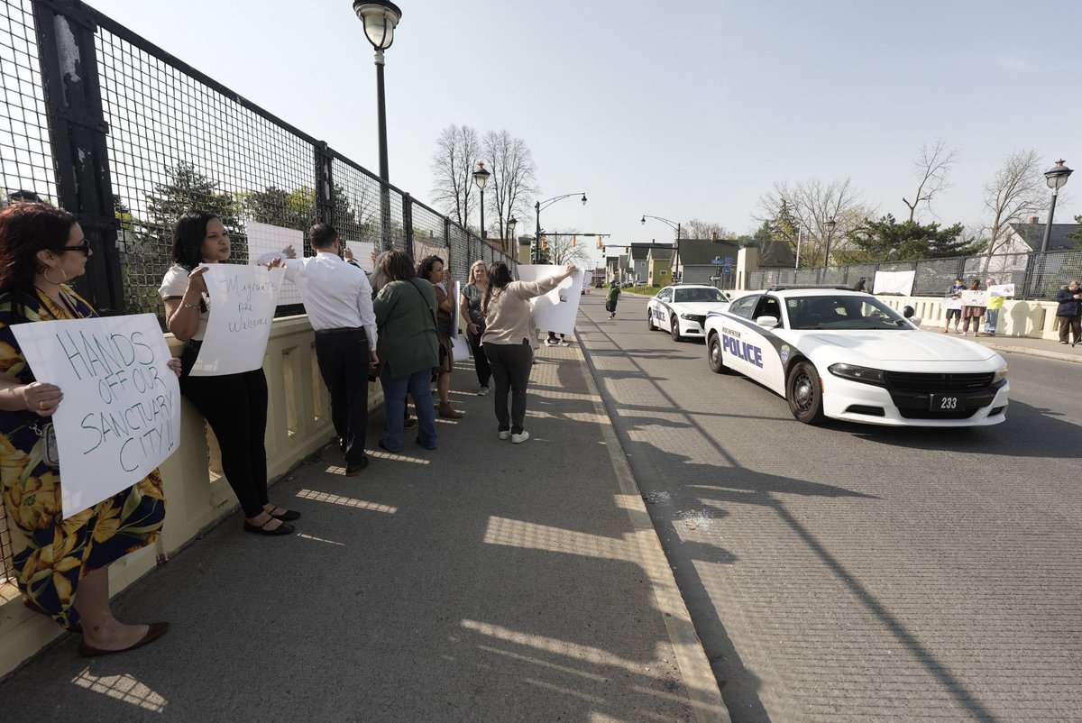 tyee23's tweet image. Protesters lined both sides of the Ames Street bridge over I-490