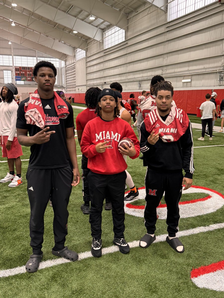 CairoLiley1's tweet image. Had a good visit @MiamiOHFootball and caught the spring game..got to see the guys @AntwonThomas01 @AdrianWalkerJr @DesmonYharbrou1 and touch bases with some coaches @ACruse15 @DBCoachWhite  I’m next up! Go Redhawks! Love and Honor!