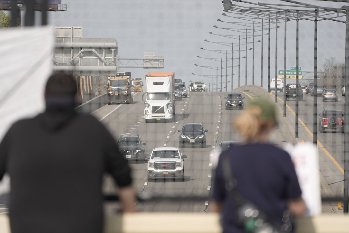 tyee23's tweet image. Protesters lined both sides of the Ames Street bridge over I-490