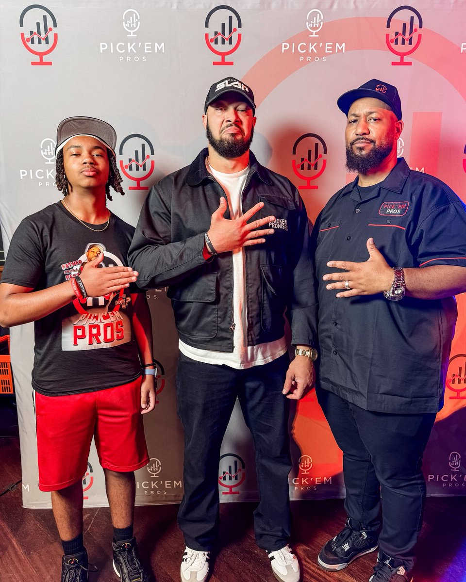 Devin Jenkins brought the heat to our April 26 live show at kings! 💥 Not only did he share the ins and outs of Power Slap—but he also gave away an autographed jersey to one lucky fan. 🥊🔥

#PickemPros #DevinJenkins #PowerSlap #CombatSports #LiveShow #SportsTalk