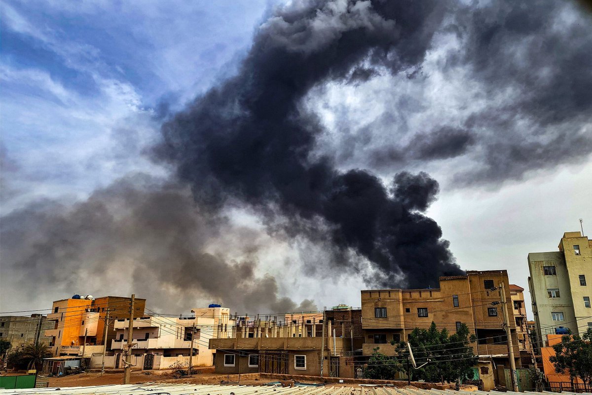 NEW: The US gov has called the ongoing #conflict in #Sudan the largest ongoing human catastrophe in the world. How do warring parties in the country continue to procure #weapons and support their operations in the face of Western #sanctions? 🧵 1/7

Read👇
c4ads.org/commentary/ind…