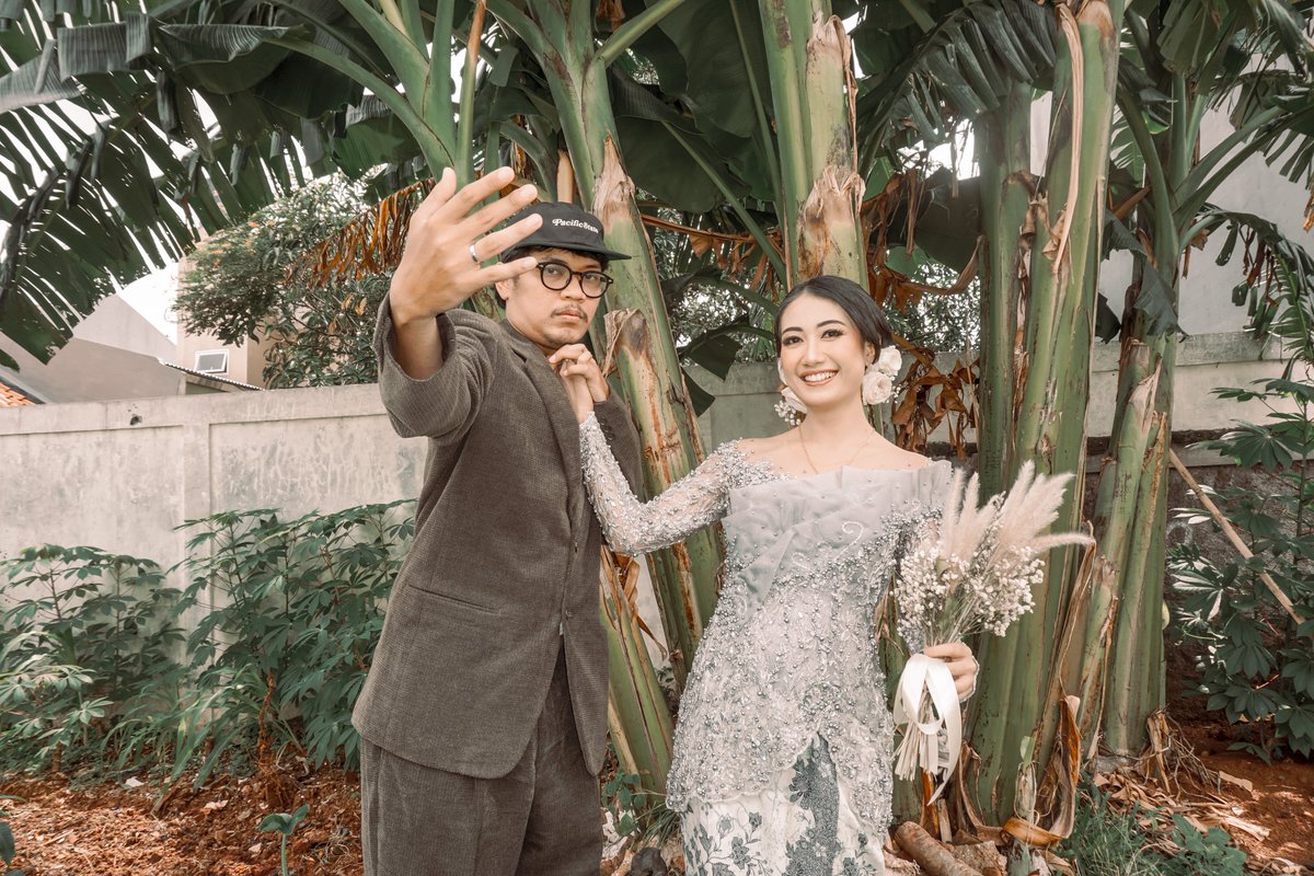 pvtriyani's tweet photo. FREE!!!👋🏻 di KUA 
Paling budget sewa kebaya, jas sama make up, gak sampe 5jt🙏🏼 https://t.co/vvGBjnnlxM