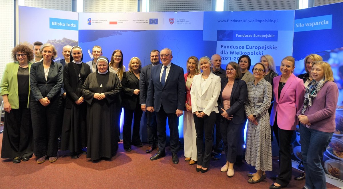 funduszeuewlkp's tweet photo. Dziś odbyła się konferencja prasowa, podczas której poznaliśmy dwa projekty wspierające osoby w kryzysie bezdomności w Wielkopolsce. 

Więcej pod linkiem 👉 https://t.co/Uq2QAE6uQV

#FunduszeEuropejskie #FEW #FunduszeUE #Wielkopolskie #NowyStart #ZmieniamyWielkopolskę https://t.co/K9lzwryIar