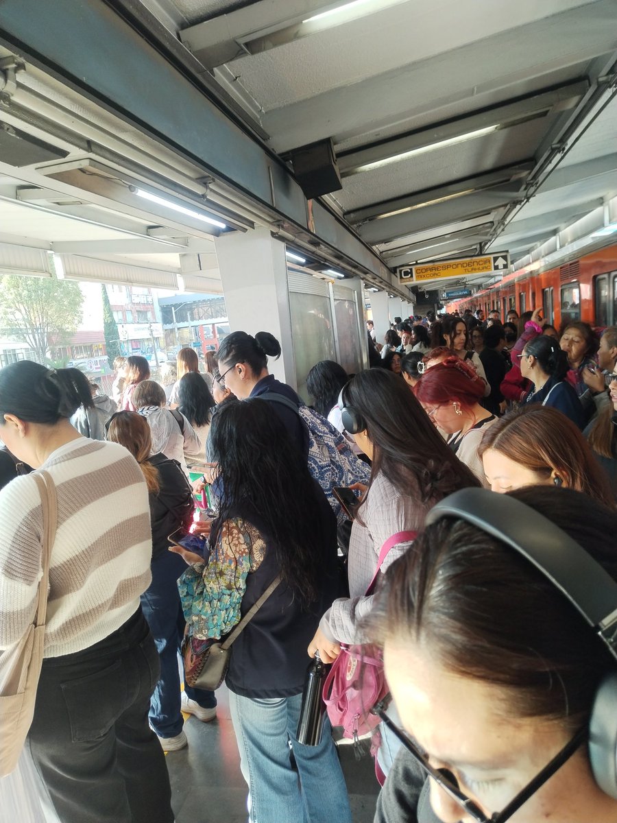karla_pich's tweet photo. @MetroCDMX Línea 2 dirección cuatro caminos que pasa? https://t.co/KT7UlUl6oT