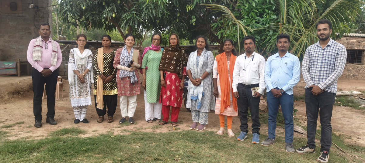 BholaShandilya's tweet photo. मानसिक स्वास्थ्य प्रोग्राम में PHF के इवैलुएशन टीम के साथ मन मित्र वालंटियर्स की प्रगति, चुनौतियाँ और प्रभाव की समीक्षा सम्पन्न हुआ @BastarDistrict @ChhattisgarhCMO @DrSanketThakur @agriconsamiti https://t.co/HnRSL2FrfB