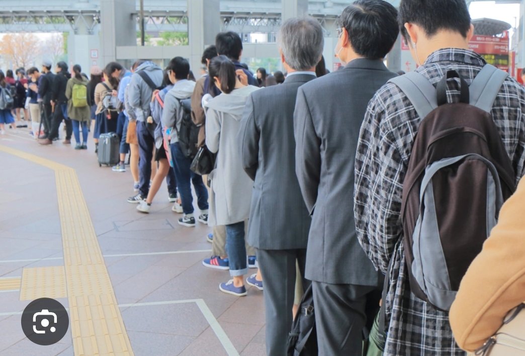 Gran cola se observa en la puerta de catastro. Ministros, directores y otros jerarcas del gobierno del Frente Amplio intentan regularizar de apuro sus viviendas.
