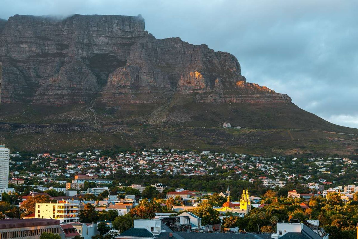 New Post: 4 Days in Cape Town: A Backpacking Itinerary bucketlistly.blog/posts/cape-tow…