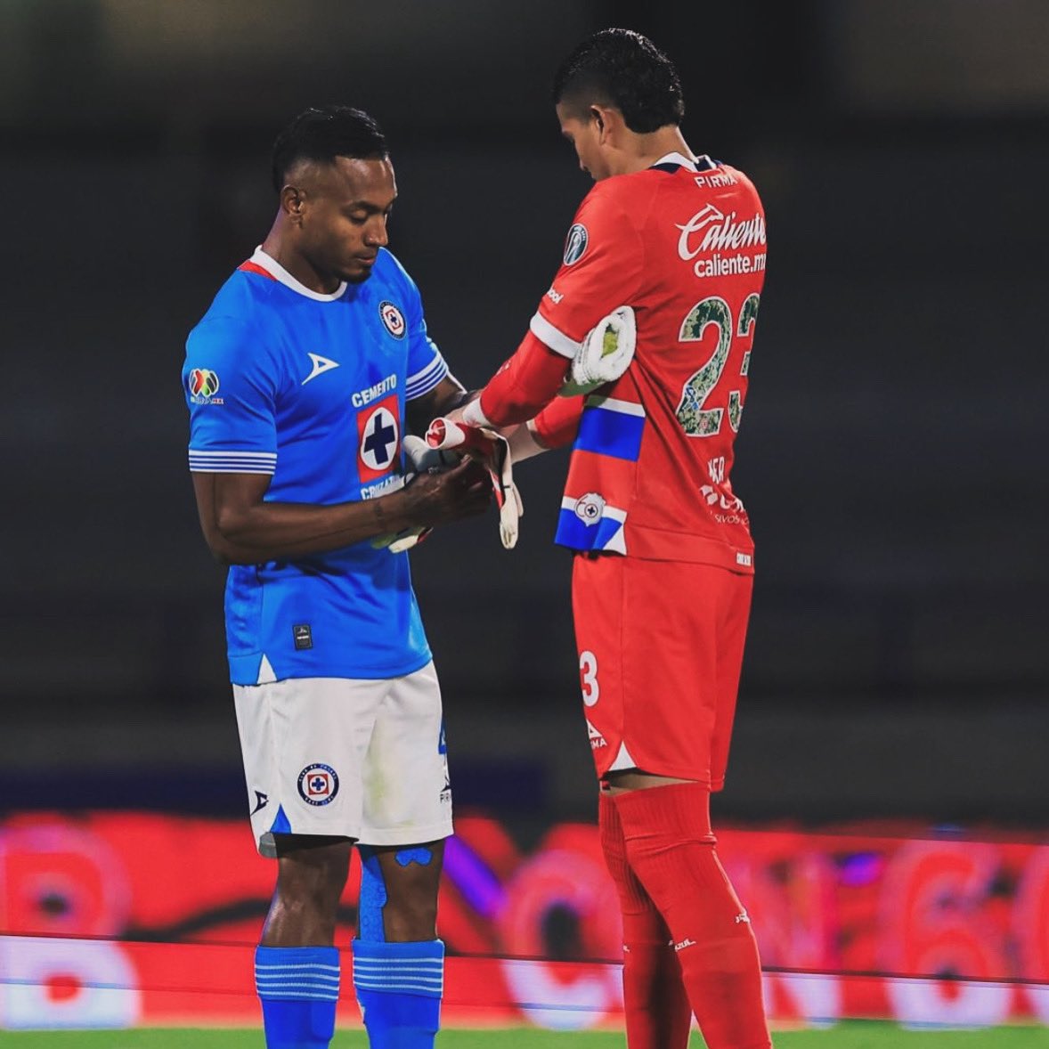 Historia_Azul's tweet photo. El fútbol tiene una deuda pendiente con Kevin Leonardo Mier y Willer Ditta: se merecen ser campeones con Cruz Azul. 🙏🏻🏆 https://t.co/G23WW3er2i