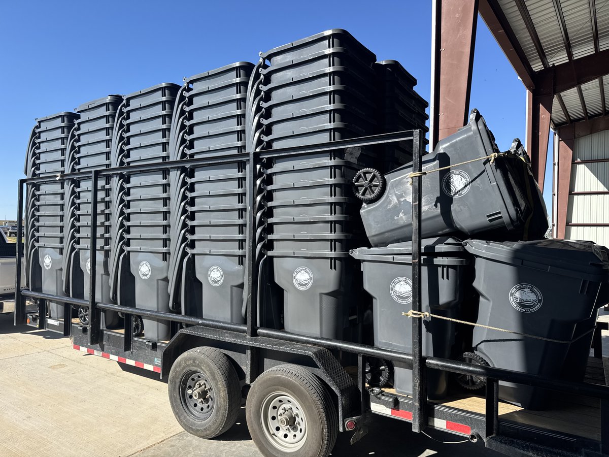 RehrigPacificCo's tweet image. Rehrig Pacific is rolling out 55,000+ 95-gallon carts with Waste Management to standardize Walton County, FL’s trash stream. On track to finish this month, we&apos;re proud to drive efficiency and consistency! #RehrigPacific #WasteIndustry #RecyclingSolutions