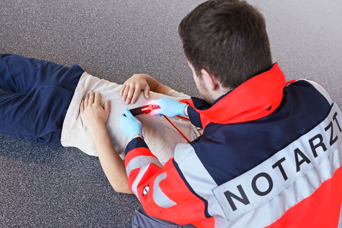 ZF präsentiert den ZF Life TAG für effiziente Triage bei Großschadensereignissen. Echtzeit-Übersicht für Krankenhäuser und Einsatzleitungen. Erste digitale Priorisierung von Unfallopfern weltweit. Mehr zu Rescue Connect: ow.ly/8Knn50VJHY1