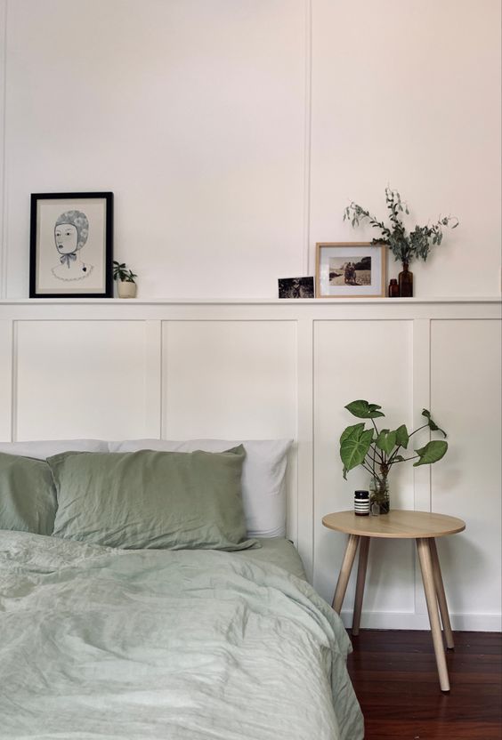 CuratorStyle's tweet photo. Sage green bedroom = instant zen! 🌿
✨ Try bedding, throw pillows, or furniture in this earthy hue. 
Mix textures (linen, velvet, wood) for depth. 
Pro tip: add plants for fresh vibes! 
#BedroomGoals #DIYDécor https://t.co/kFlKEGBH1h