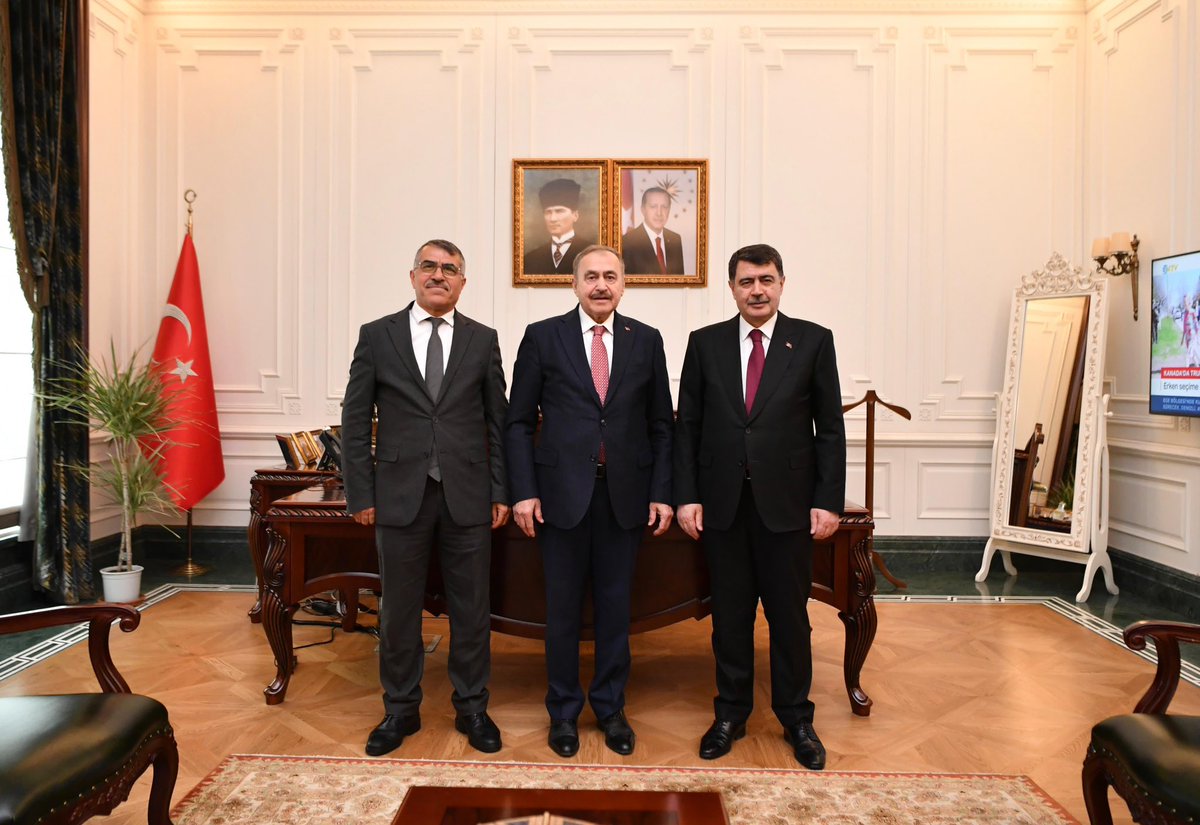 Orman ve Su İşleri Eski Bakanı Prof. Dr. Sayın Veysel Eroğlu, Vali Vasip Şahin’i ziyaret etti. Ziyaretleri için Sayın Bakanımıza teşekkür ediyoruz.