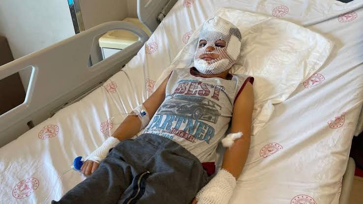 Bu ülkede çocuklar sokakta parçalanıyor, bazıları bunu “doğal” buluyor. Bu hastalıklı akla sahip güruh yetkililerden ciddi destekler alıyor.

Ruh hastalığınızı ideoloji diye pazarlamayın. Kaybedeceksiniz..