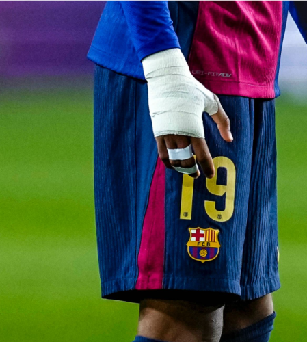 Cr7stianismo_'s tweet photo. 🚨Niko Mihic, exmédico del Real Madrid (sobre vendajes en la muñeca):

"Podría ser que están jugando mucho al futbolín, de la misma manera que podría ser que no han sobornado a Negreira. Cualquier médico sabe que si quieres tener un acceso venoso más fácil, es en manos y muñecas" https://t.co/7mcGQOKbk5