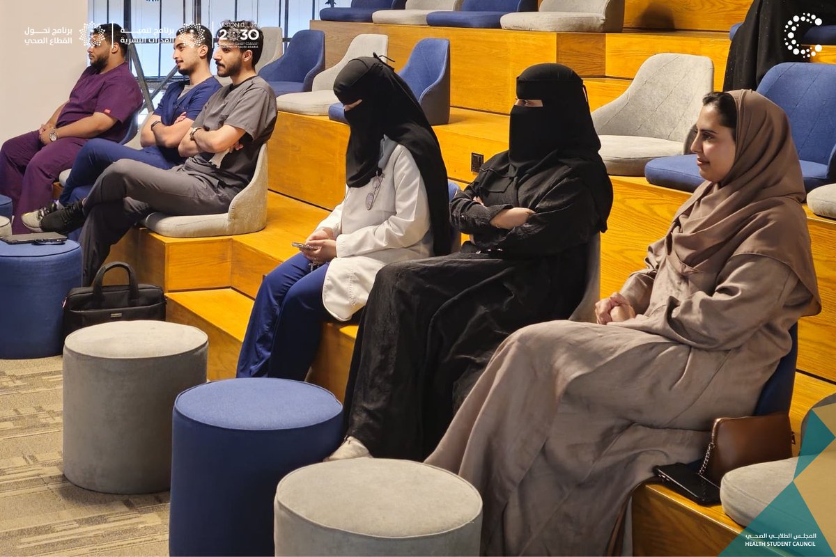#صور📷| 

جانب من لقاء “الاستراتيجية الوطنية في التحول الرقمي الصحي (رؤية 2030)” الذي اقامته دائرة المعلوماتية الصحية بنادي دوائر التخصصي. 

#المجلس_الطلابي_الصحي