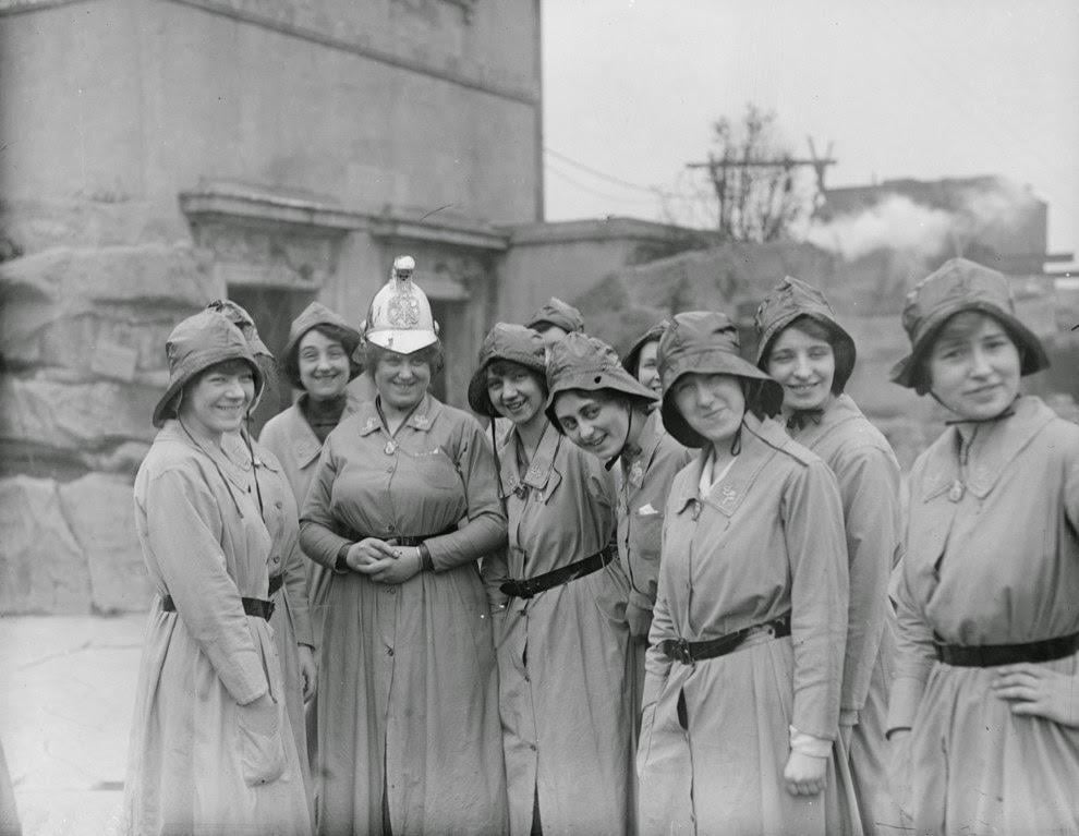 vintagestuff4's tweet image. UK womens firefighter brigade in a fire drill
1916