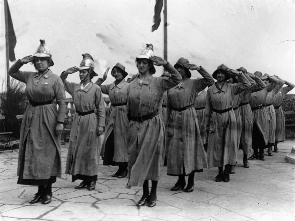 vintagestuff4's tweet image. UK womens firefighter brigade in a fire drill
1916