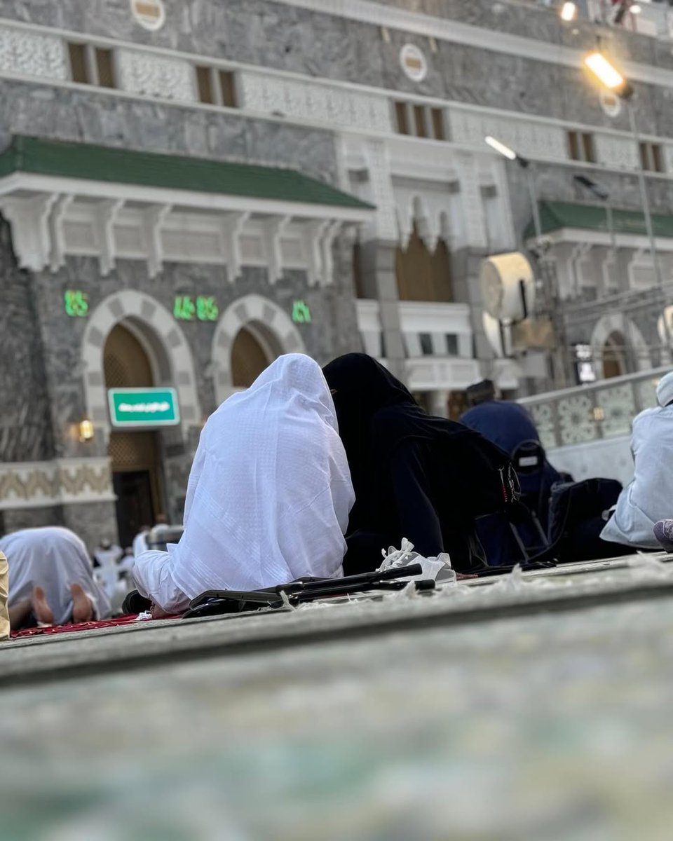 ربنا هب لنا من أزواجنا وذرياتنا قرة أعين واجعلنا للمتقين إماما

[Rabbanā hab lanā min azwājinā waḏurriyyātinā qurrata aʿyunin wa-jaʿalnā lilmuttaqīna imāmā]

Our Lord, give us joy in our spouses and offspring. Make us good examples to those who are aware of You