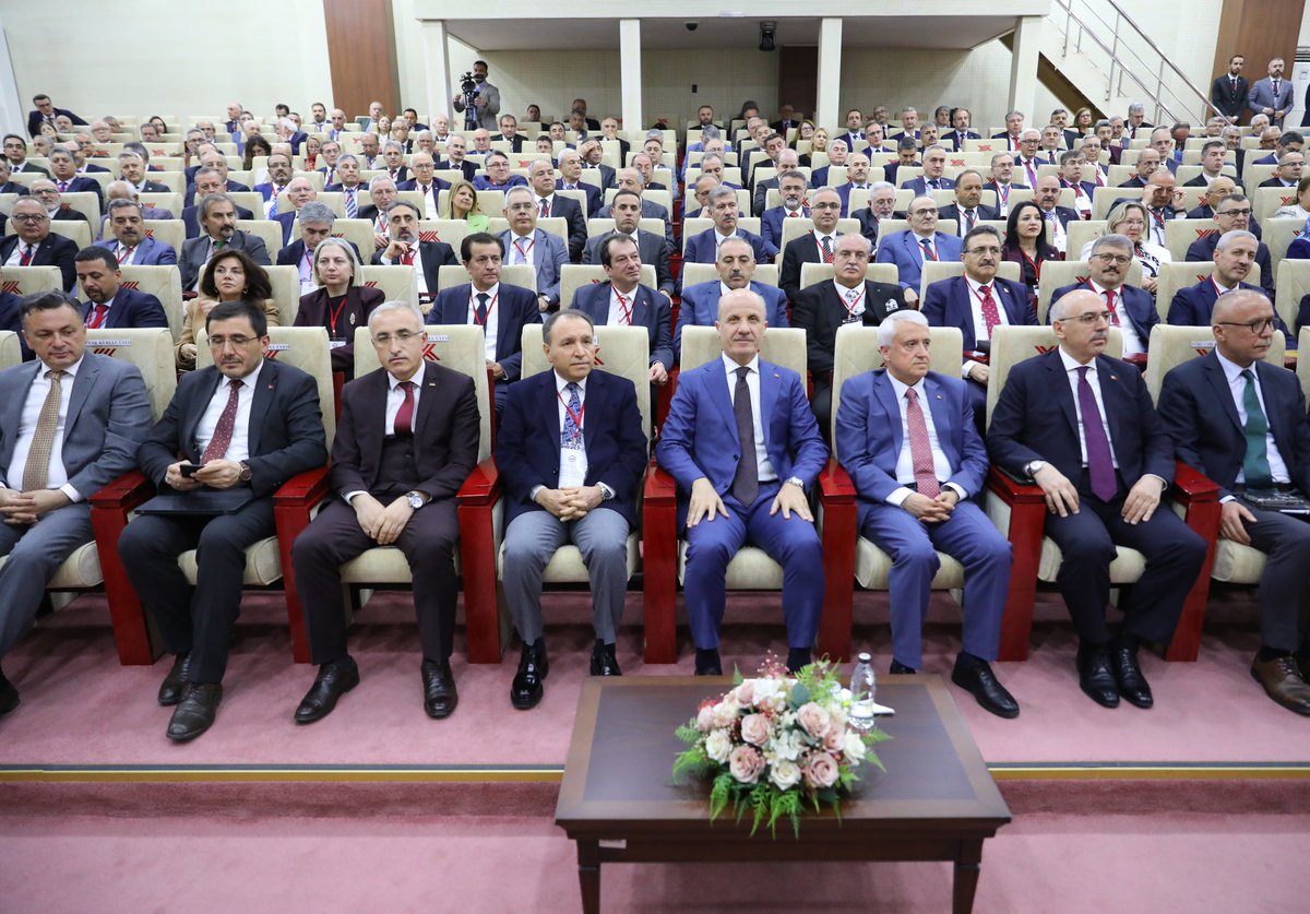 Yükseköğretim Kurulunda düzenlediğimiz 261. Üniversitelerarası Kurul Toplantısında yükseköğretim sistemimizin mevcut durumunu değerlendirdik, önümüzdeki dönemde öne çıkacak hedef ve önceliklerimizi istişare ettik.

Toplantımızın yükseköğretim sistemimizi daha ileriye taşıyacak