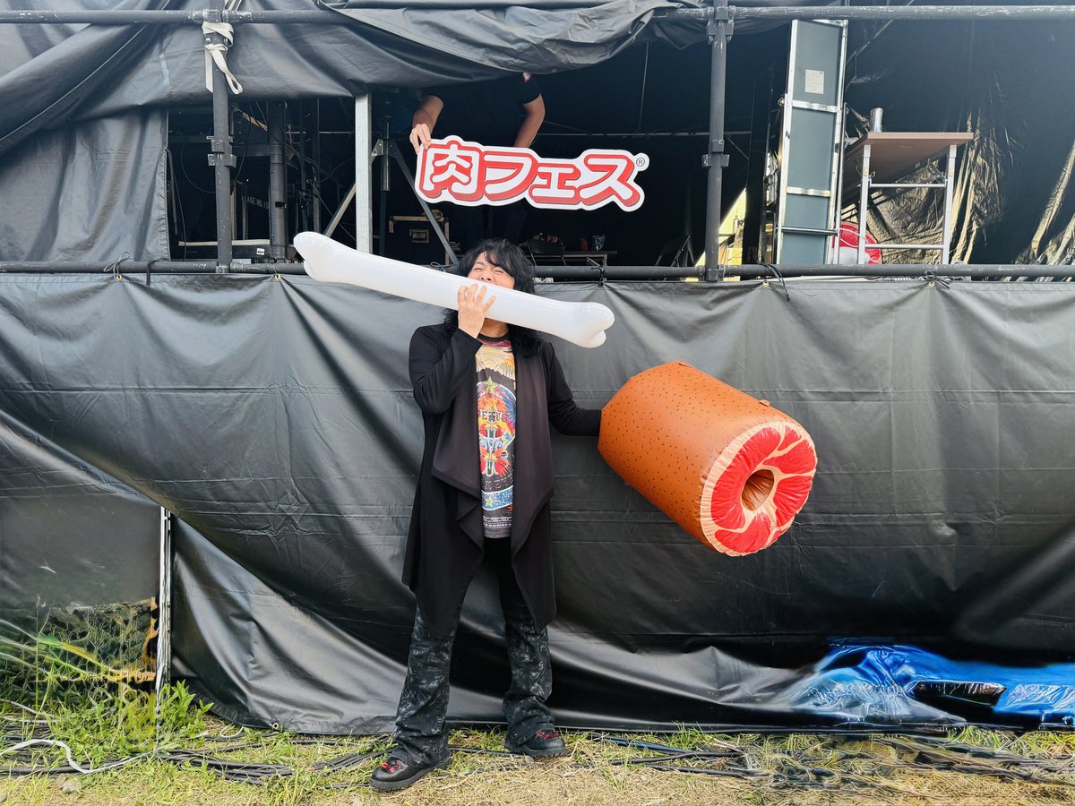 MOJOST_official's tweet photo. 【#福山芳樹 】
#肉フェス2025
アニソン&アキバカルチャーDAY
ありがとうございました🍖🔥
肉の日にめちゃくちゃアツいセトリで燃え上がりました❤️🔥
#キングゲイナー・オーバー︕
#創聖のアクエリオン 熱輝合体Ver.
#REMEMBER16 アコギ
#突撃ラブハート アコギ
#真赤な誓い
#DYNAMITEEXPLOSION
(リハ: SUBMARINE STREET/PLANET DANCE)
#肉の日 #肉フェス
#マクロス7
#歌バサラ