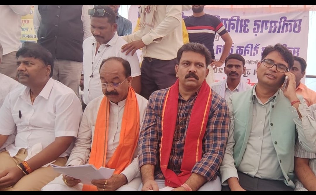 संघर्ष और सफलता के बीच का परिवर्तन 
मंच <a href="/CGNHM1/">CGNHMEMPLOYEE</a>  आंदोलन  2023 <a href="/BJP4CGState/">BJP Chhattisgarh</a>
के तत्कालीन प्रदेश अध्यक्ष और प्रदेश महामंत्री
वर्तमान के माननीय उपमुख्यमंत्री <a href="/vijaysharmacg/">Vijay sharma</a> <a href="/ArunSao3/">Arun Sao</a> वित्त मंत्री <a href="/OPChoudhary_Ind/">OP Choudhary</a> मंत्री <a href="/KedarKashyapBJP/">Kedar Kashyap</a> 
अंतर अब संविदा हित की बात नहीं करेंगे