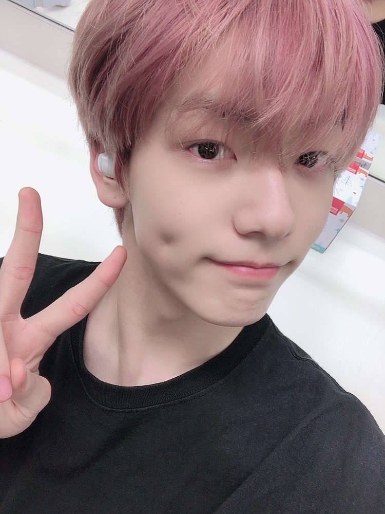 TXT__Alex's tweet photo. 애쉬핑크를 추천합니다
예쁘기 때문입니다 🩷 https://t.co/S0fWLFH0oI