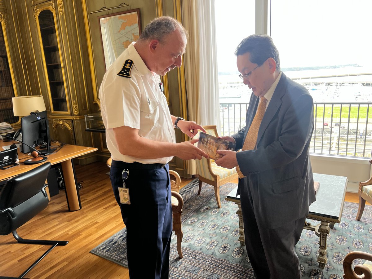 Ambassade du Japon en France (@ambjaponfr) on Twitter photo Lors de sa visite de #Brest le 23/04, l’<a href="/ambshimokawa/">SHIMOKAWA Makita</a> a eu l’occasion d’échanger sur les nombreuses initiatives liées au domaine maritime, notamment de la feuille de route 🇫🇷-🇯🇵, en visitant le <a href="/museemarine/">Musée national de la Marine</a> et le <a href="/MICACenter/">MICA Center</a>, et a eu l’honneur de s’entretenir avec le VAE Quérat. Lors de sa visite de #Brest le 23/04, l’<a href="/ambshimokawa/">SHIMOKAWA Makita</a> a eu l’occasion d’échanger sur les nombreuses initiatives liées au domaine maritime, notamment de la feuille de route 🇫🇷-🇯🇵, en visitant le <a href="/museemarine/">Musée national de la Marine</a> et le <a href="/MICACenter/">MICA Center</a>, et a eu l’honneur de s’entretenir avec le VAE Quérat.