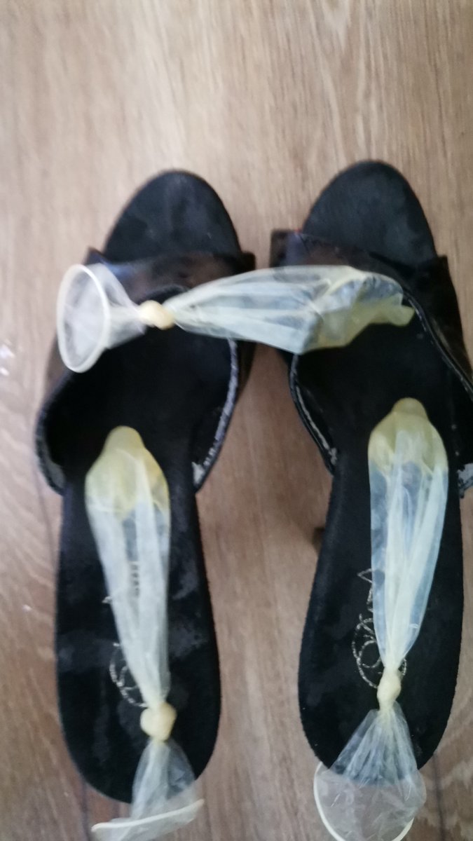 Wie schön das #alphasperma des Freundes der Herrin <a href="/HighHeelFeli/">highheel_felizitase</a> auf meinen Sklavenschuhen aussieht 😏
Es ist ein geiles Gefühl so lange darin zu laufen bis die gummis platzen #spermasklave #highheels #heelsklave #spermasklave