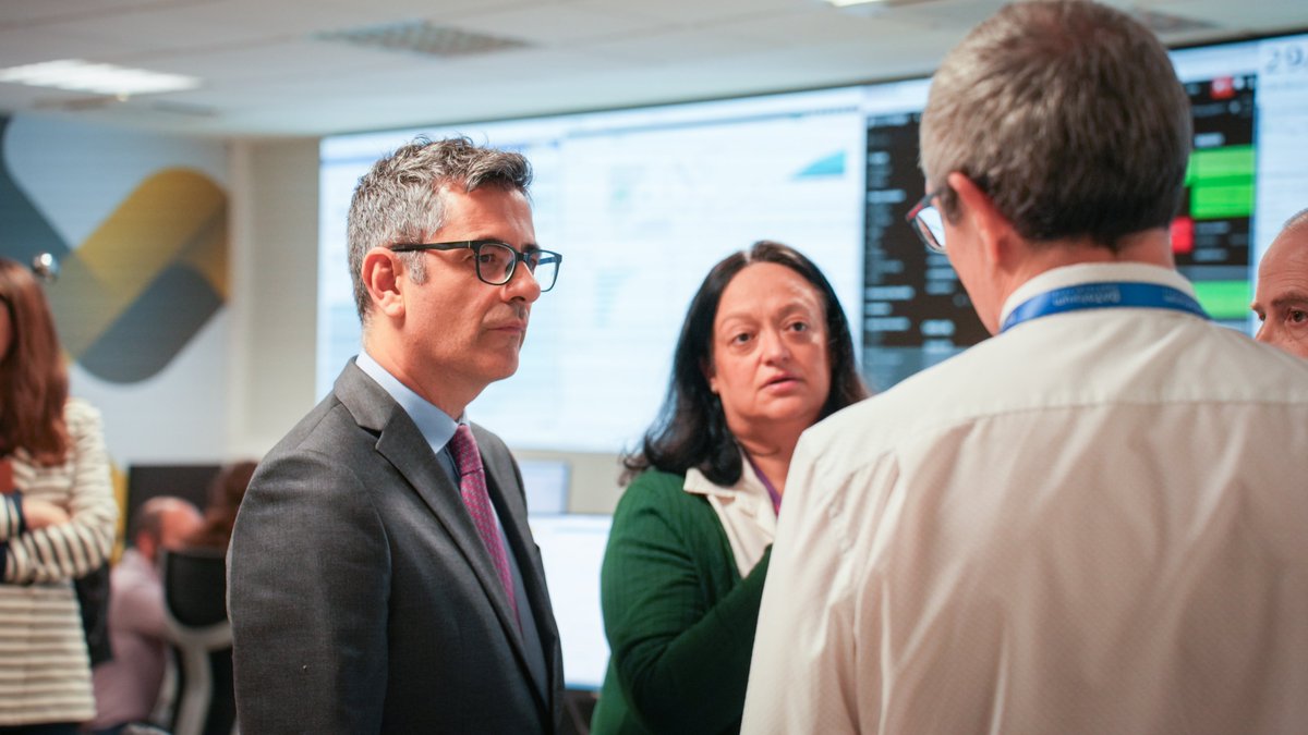 Quiero agradecer el esfuerzo de todas las personas que han trabajado ininterrumpidamente desde ayer por la tarde en recuperar la normalidad.

De nuevo, el valor de lo público.

👉mpr.gob.es/prencom/notas/…