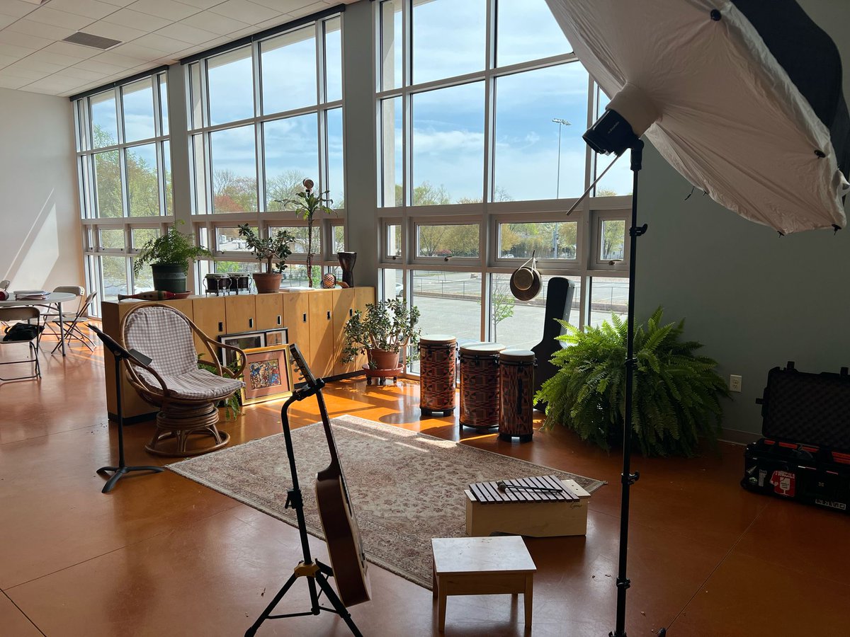 intSchools's tweet image. BTS Of The Magic - some behind the scenes shots of our trip to The Village School Montessori last week.📸🇺🇸
Designer Natalia and Photographer Sam did an amazing job at transforming the gym into a music classroom set up - we can't wait to see how the photos turn out! 🎶🏫…
