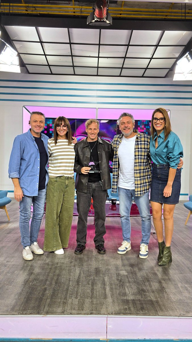 Desayunos informales (@desayunos12) on Twitter photo ๐ค Esa cara me suena...ยกah, sรญ! El campeรณn ๐๐
Recibimos a <a href="/NachoObes/">Nacho Obes</a>, ganador de la primera temporada de #TuCaraMeSuenaUY ๐ญ๐ค
๐๏ธ #EdSheeran #FreddieMercury #MichaelJackson #BrianJohnson #BrunoMars #AdamLevine #RodStewart ๐ถ
#DesayunosInformales ๐บ <a href="/teledoce/">๐ง๐ฒ๐น๐ฒ๐ฑ๐ผ๐ฐ๐ฒ ๐บ</a> ๐ค Esa cara me suena...ยกah, sรญ! El campeรณn ๐๐
Recibimos a <a href="/NachoObes/">Nacho Obes</a>, ganador de la primera temporada de #TuCaraMeSuenaUY ๐ญ๐ค
๐๏ธ #EdSheeran #FreddieMercury #MichaelJackson #BrianJohnson #BrunoMars #AdamLevine #RodStewart ๐ถ
#DesayunosInformales ๐บ <a href="/teledoce/">๐ง๐ฒ๐น๐ฒ๐ฑ๐ผ๐ฐ๐ฒ ๐บ</a>