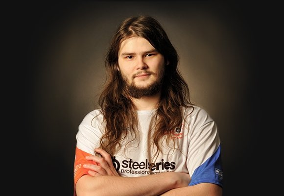 Very sad to hear of Shushei's passing 

Shushei was one of the best top laners I've ever played against

Way too young :(