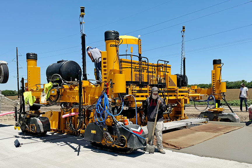 A four-track GOMACO GP-2400 with Topcon mmGPS 3D guidance and sonic sensors is scabbing on a single lane of pavement onto South Centennial Road in Salina, Kansas. The half-width municipal pavement features an integral curb.

📸- Parker Rasmussen, GOMACO 

#GOMACO #PaveWithPride