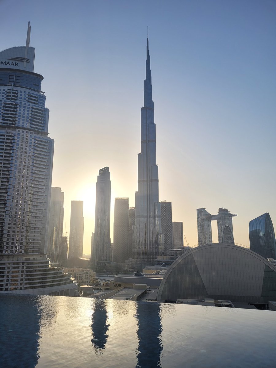 Big thanks to <a href="/OasisProtocol/">Oasis</a> &amp; <a href="/iEx_ec/">iExec RLC</a> for organising the Afternoon Tee Party. Amazing food, cocktails, and a stunning Burj Khalifa view. Such a great vibe!