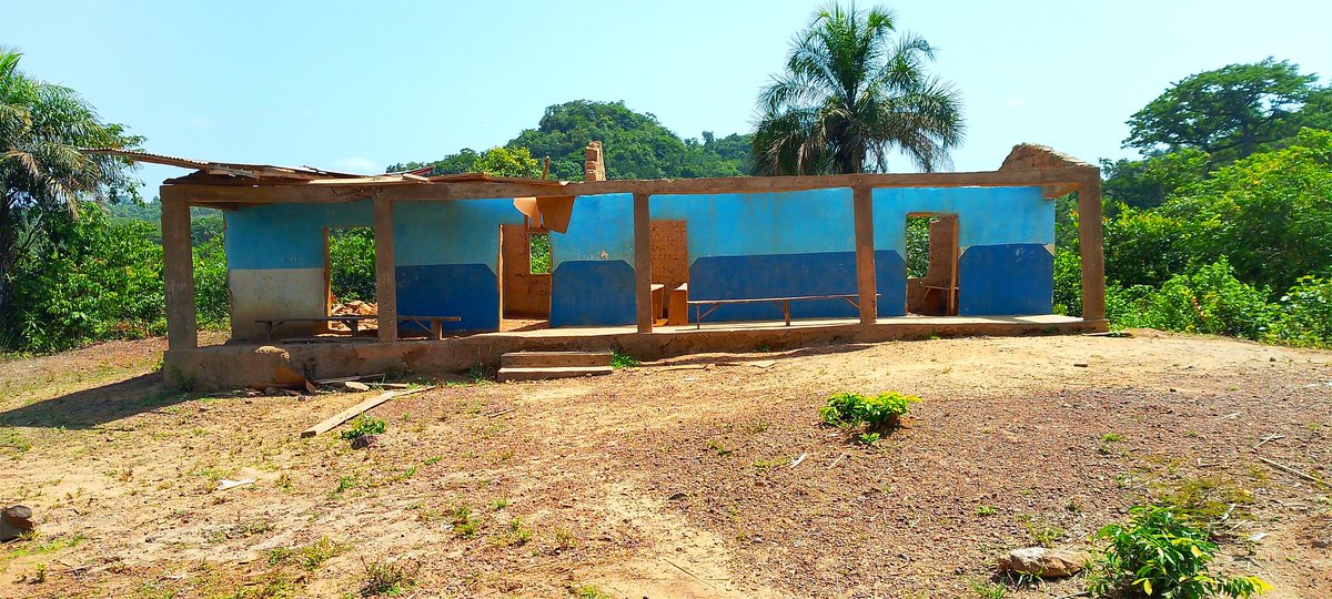 HerFutureFound1's tweet photo. Dear goodwill people, Do you wants to fix the Damaged Dukono Community School?
You can join @HerFutureFound1 in fixing the school by contacting us at +23279500833 or donate to https://t.co/nhI6XgrC23
@IrlEmbFreetown 
@EmilyRalph78410 
@PeteHall86 

#LetsFixEducation
#EndGBV https://t.co/oW9W52Ktip
