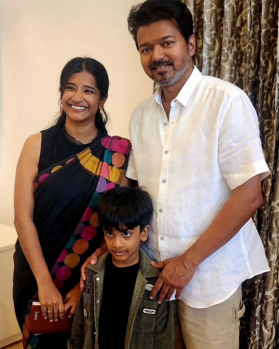 VijayFansTrends's tweet photo. .@actorvijay 😍🤍 https://t.co/HCnBmBF55O