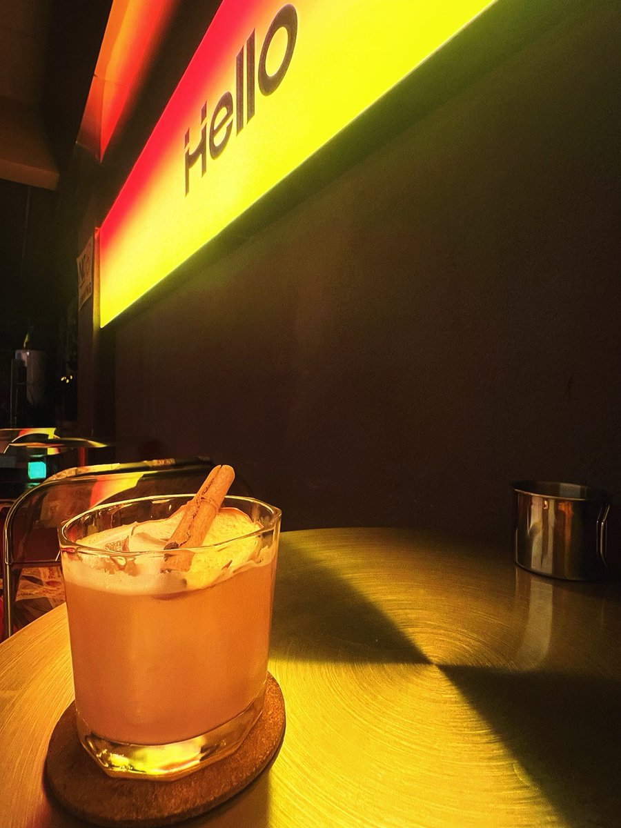 「廣州」一條小廣聯動🫡
五一期間憑Hello的消費紀錄預約按摩💆🏻‍♂️
🉑享受95折優惠…

🌈坠入花间的彩虹约会

在Hello酒吧💐，花香调酒是我们的浪漫暗号！接骨木、玫瑰、茉莉化作杯中温柔，搭配动感音浪与热辣舞台。以彩虹为媒，举杯即邂逅心动，快来做最自在的自己～

📍【广州市天河区体育西横街166号】