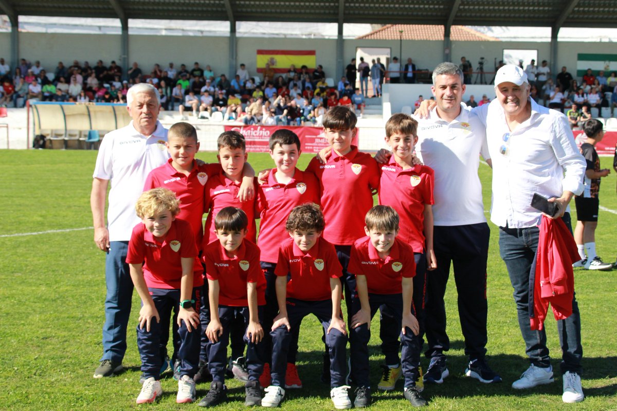 MartosClubDptv's tweet photo. 👏🏼🏆El pasado domingo celebramos y homenajeamos los éxitos de los jóvenes de nuestro pueblo, que vienen pisando fuerte. 

🔵⚪️Del club Atlético Marteño, el Campeón de Segunda Andaluza de Jaén en la categoría Cadete de fútbol Sala. 

🟠⚫️Del Club Cultural Deportiva Tuccitana, tres equipos: el Prebenjamín A, campeón de tercera andaluza. El alevín, campeón de cuarta andaluza y el infantil, campeón de tercera andaluza. 

🔴⚪️Por último, de nuestro club, del Martos Club Deportivo, el equipo Benjamín A, por su ascenso a segunda Andaluza.

@martoscdcantera 
#MartosClubDeportivo