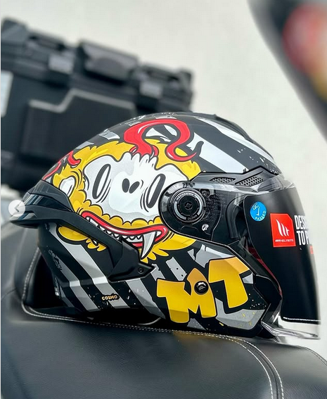 TNKdesign's tweet photo. 🟡 Diseño gráfica "Critterdelic" para el modelo Cosmo SV de #MThelmets 

#Diseño #Design #Casco #Helmet #HelmetsDesign #Motociclismo #Motorcycle #Moto #ProductDesign https://t.co/LEPH0WBzjf
