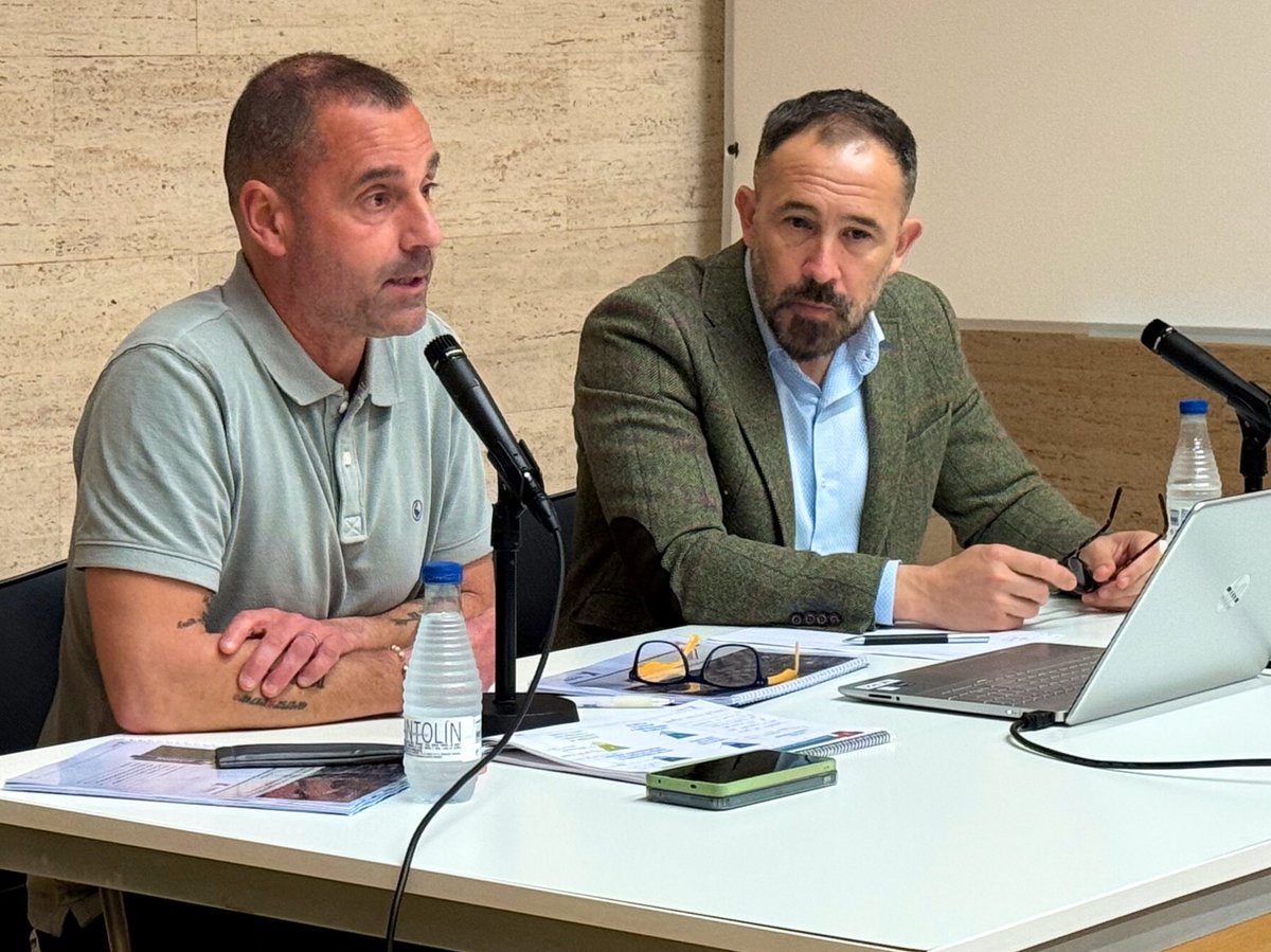 PSEBarakaldo's tweet photo. Los barakaldeses y barakaldesas destinan más del 32,8% de sus ingresos en gastos de vivienda. 

Ante esto solicitamos al Gobierno Vasco la declaración de zona tensionada con el objetivo de aportar soluciones y controlar los precios. 

🌹Juan Antonio Pizarro
#ImpulsoSocialista https://t.co/iSC7BO3X9Q
