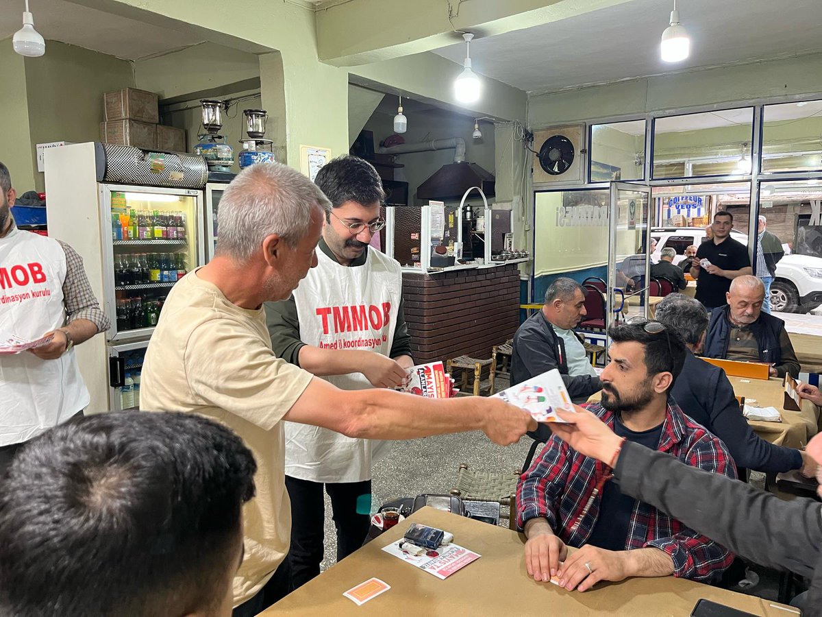 TMMOB Amed İl Koordinasyon Kurulu olarak Bağlar ilçemizde esnaf ziyaretleri yaparak 1 Mayıs mitingi için çağrıda bulunduk .