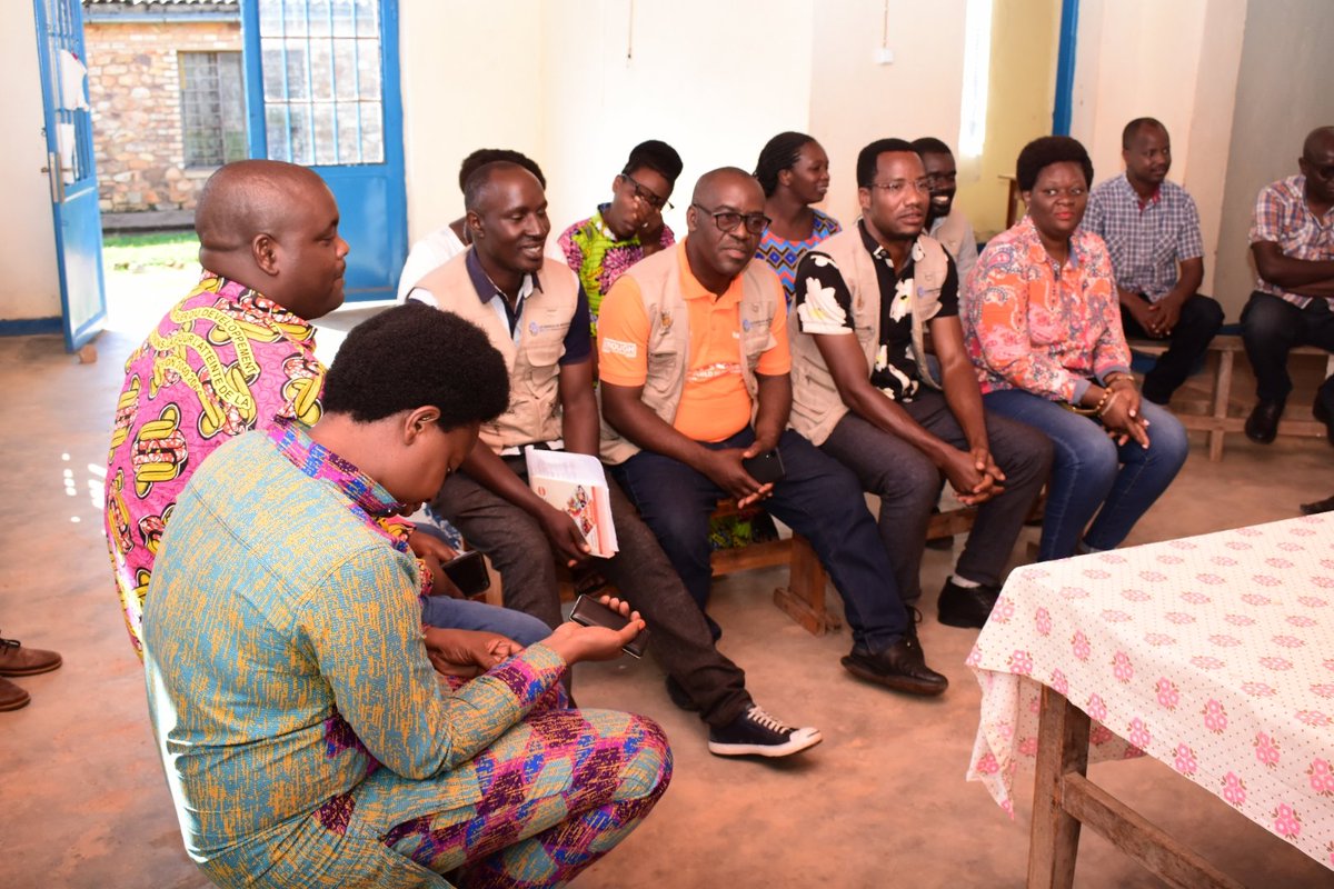 #Burundi: Le gouverneur de <a href="/CankuzoProvince/">Province Cankuzo</a> <a href="/BanyiyezakoB/">Banyiyezako Boniface</a>, en compagnie de la représentation du @mspls_bdi, a effectué, ce mardi, une visite  en commune <a href="/CCendajuru/">Commune CENDAJURU</a> et #Gisagara pour s'enquérir des réalisations du projet #Nkuriza.