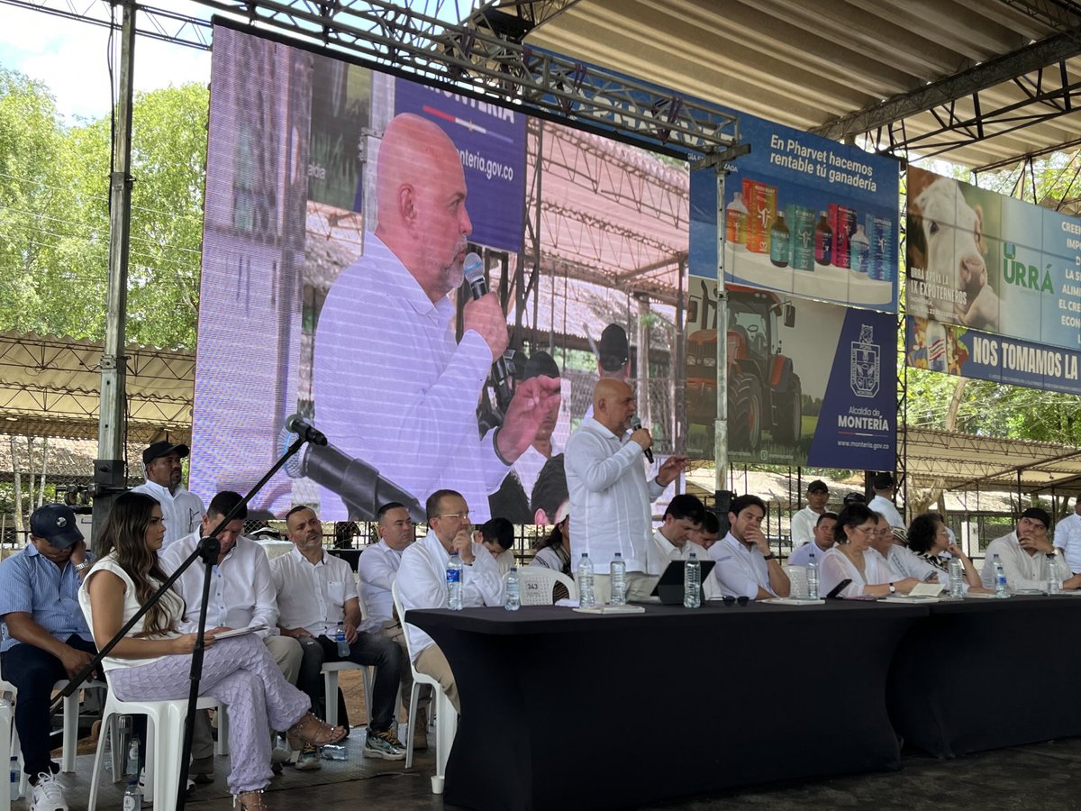 “Este no es un encuentro de gestores de paz, es una materialización de la invitación del presidente de la República, en un contexto en el que la paz no se ha alcanzado plenamente” #ralitocierra ⁦<a href="/harmanfelipe/">Harman Felipe</a>⁩ ⁦<a href="/petrogustavo/">Gustavo Petro</a>⁩