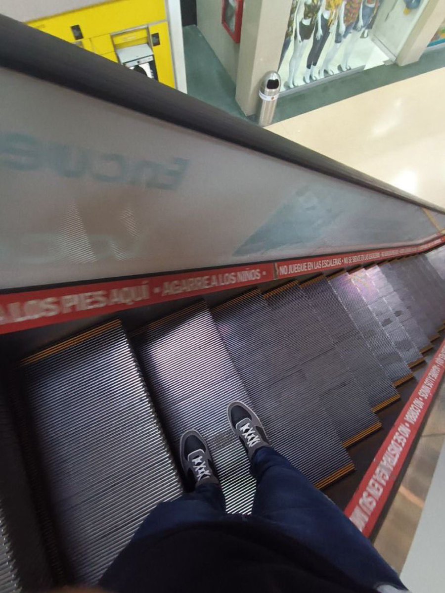 se cortó la luz en el shopping lpm estoy acá hace media hora