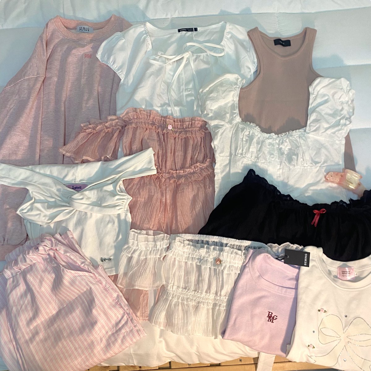 ૮ • ﻌ - ა hi hi kubb⭐️
ลงของพรุ่งนี้ (30/04) 21.00 น.

╸♡̶ส่งต่อเสื้อผ้า คาดิแกน กางเกง กระโปรง

  ✮ shipping 40.-
รีทวิต + ปัก + ฟอล ลด5.-  

#ส่งต่อ #ส่งต่อเสื้อผ้ามือสอง #เสื้อผ้ามือสอง #ส่งต่อเสื้อผ้า #ส่งต่อกระเป๋า #กระเป๋ามือสอง
