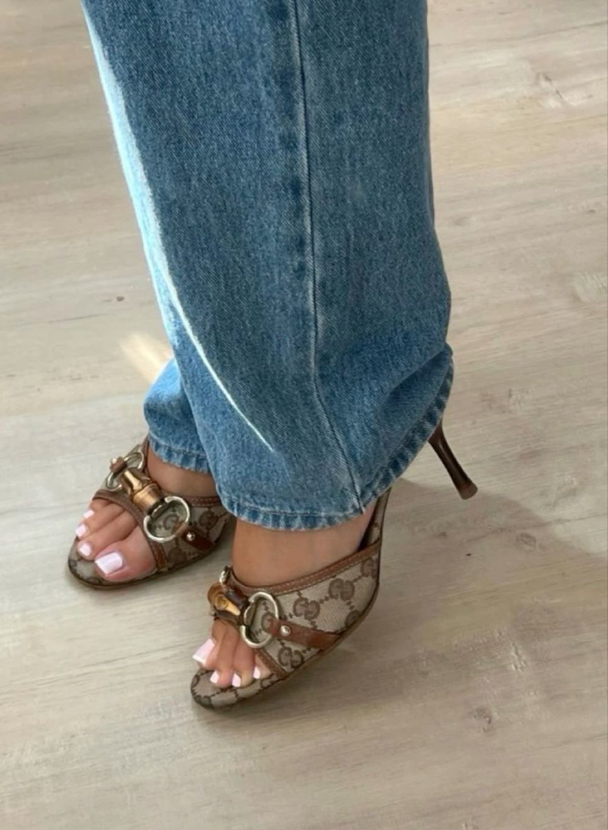 heels with jeans combo