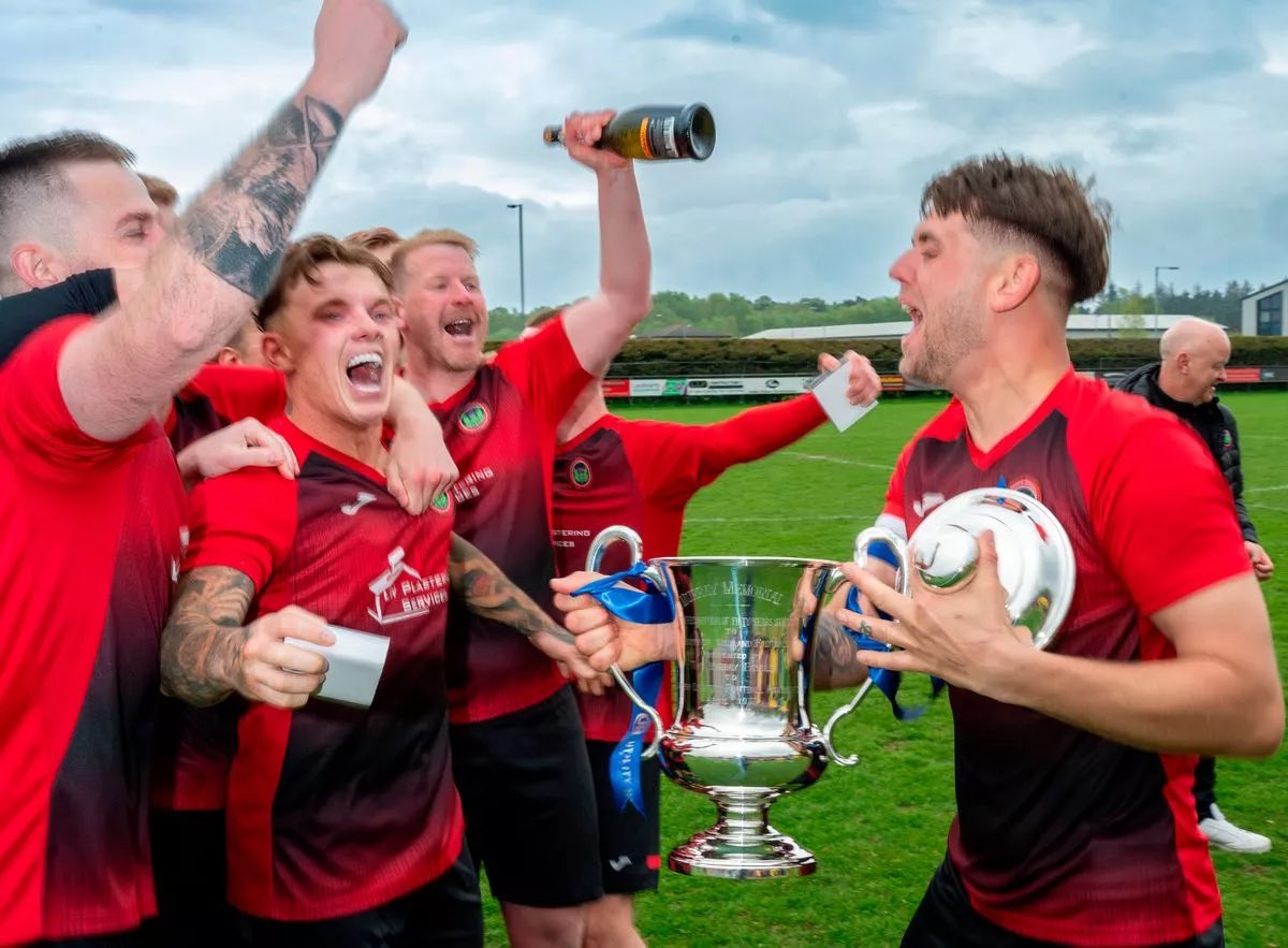 Lochar Thistle FC (@locharthistlefc) on Twitter photo Title winning Gaffer <a href="/cjardie8/">Chris Jardine</a> and Captain <a href="/JordanMuirhead/">Jordan Muirhead</a> πππ΄βͺοΈβ«οΈ Title winning Gaffer <a href="/cjardie8/">Chris Jardine</a> and Captain <a href="/JordanMuirhead/">Jordan Muirhead</a> πππ΄βͺοΈβ«οΈ